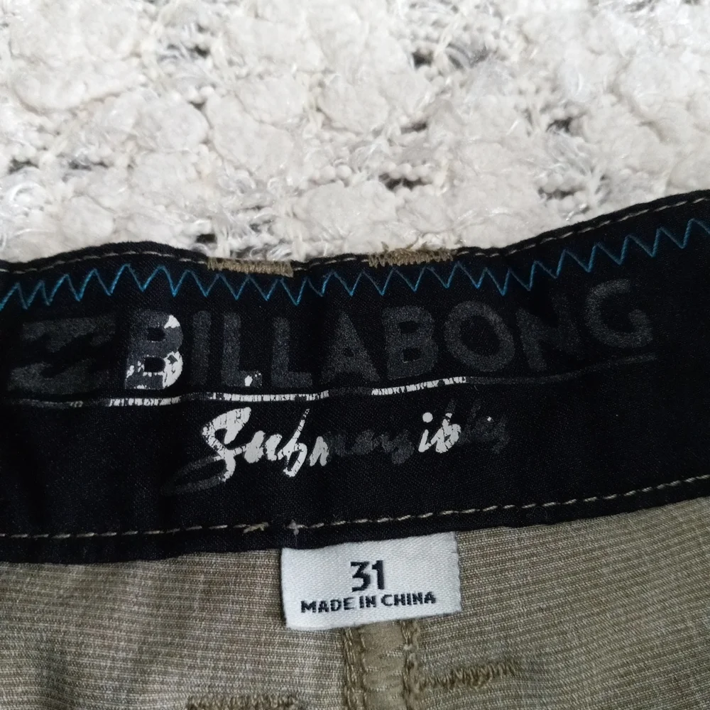 Billabong Men’s Khaki Flat-Front Shorts Size 31